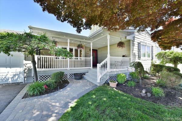 79 Ohio AVE, Massapequa, NY 11758
