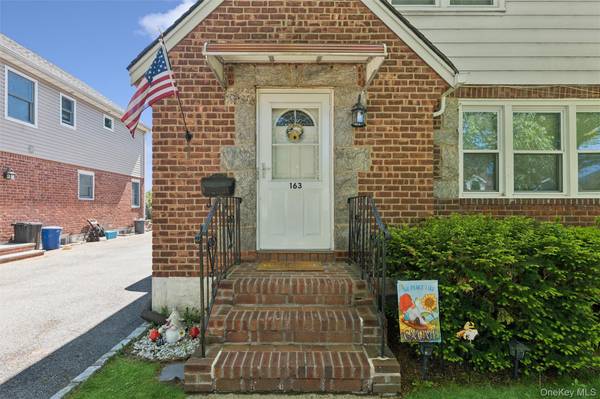 163 Beech ST, Floral Park, NY 11001