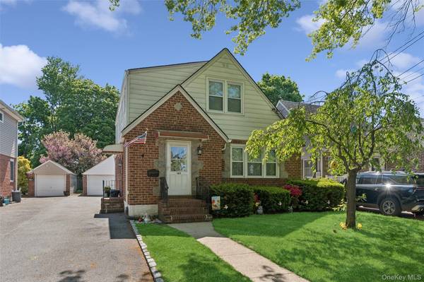163 Beech ST, Floral Park, NY 11001