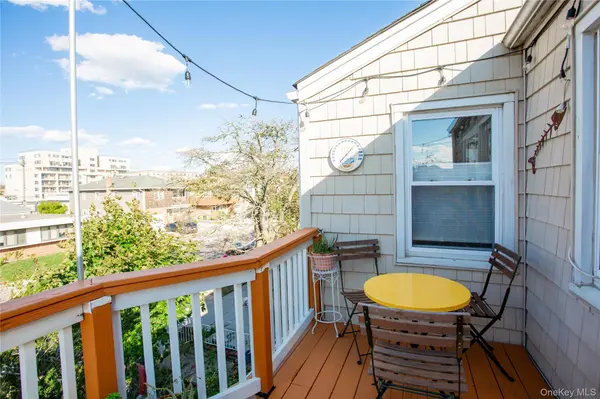 274 W Walnut ST, Long Beach, NY 11561