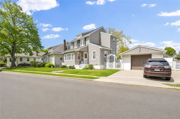 62 Leaman PL, Lynbrook, NY 11563