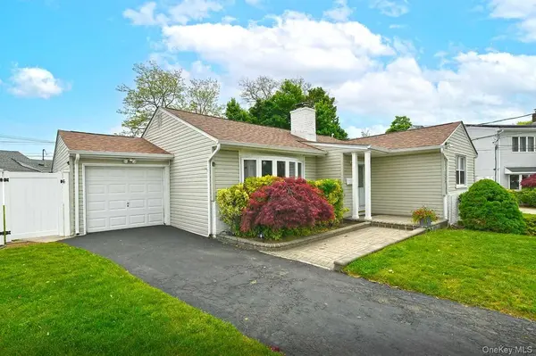 1254 Parkwood DR, Merrick, NY 11566