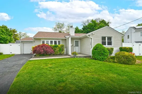 1254 Parkwood DR, Merrick, NY 11566