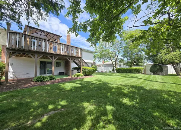 15 6th AVE, Farmingdale, NY 11735