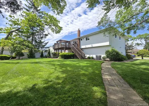 15 6th AVE, Farmingdale, NY 11735