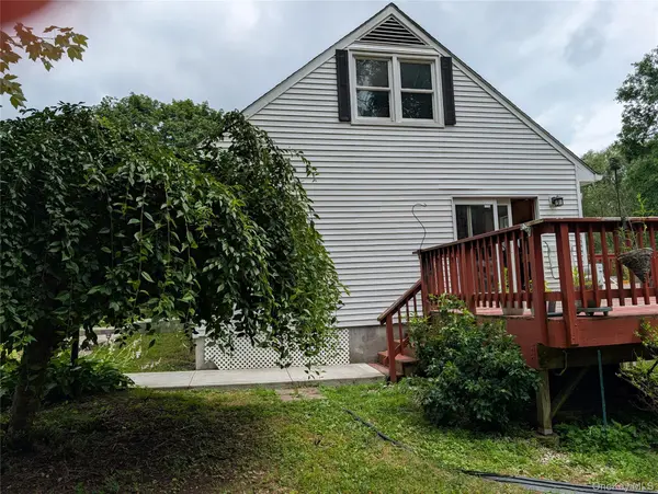 67 Pine Ridge DR, Hopewell Junction, NY 12533
