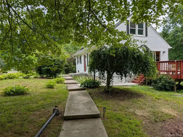 67 Pine Ridge DR, Hopewell Junction, NY 12533