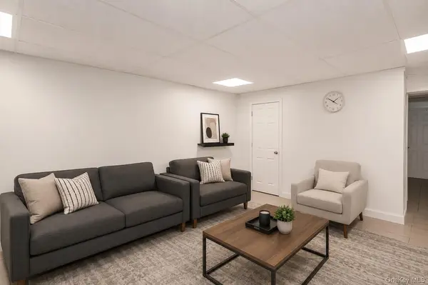 195-29 Jamaica AVE, Hollis, NY 11423