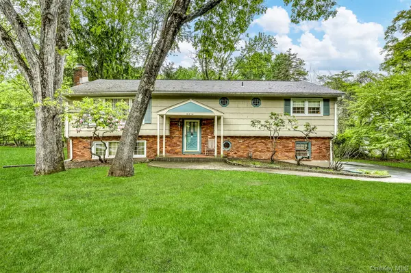 32 Charlotte DR, Spring Valley, NY 10977