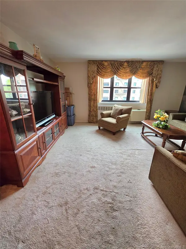 88-25 155th Ave #3M, Howard Beach, NY 11414