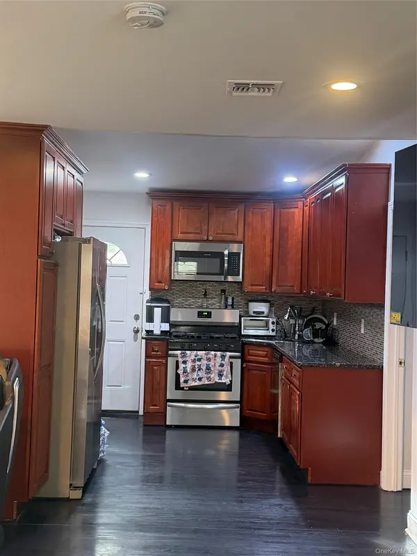 1013 Merriam RD, Bay Shore, NY 11706