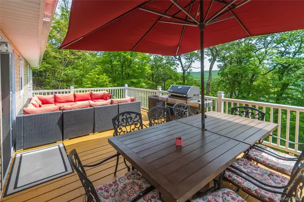 71 Deer TRL, Greenwood Lake, NY 10925