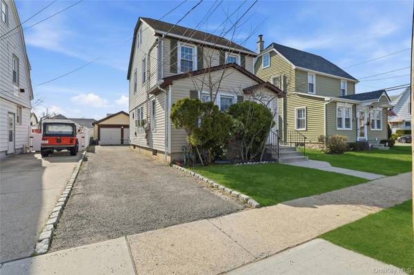160 Broad ST, Williston Park, NY 11596