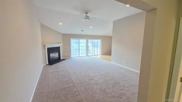 26 Rose LN, Mount Sinai, NY 11766