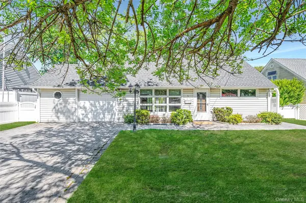 6 Arizona AVE, Syosset, NY 11791