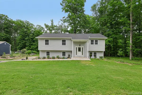 2853 Hedwig DR, Yorktown Heights, NY 10598