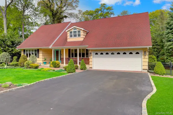 5 Merlin LN, East Setauket, NY 11733