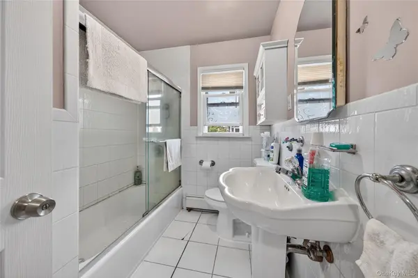 18 President ST, Freeport, NY 11520