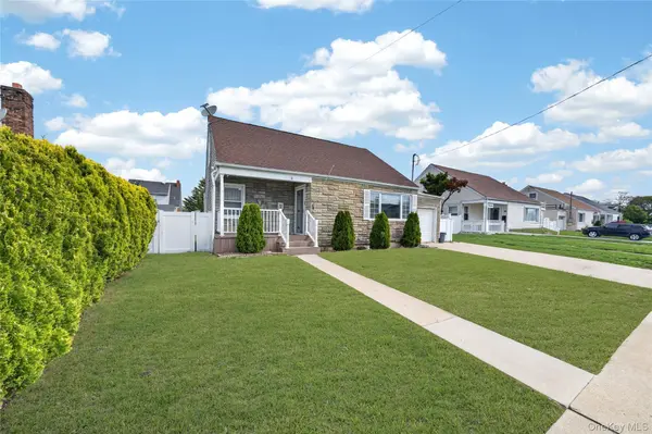 18 President ST, Freeport, NY 11520
