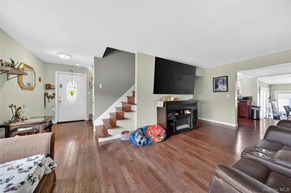 18 President ST, Freeport, NY 11520