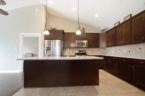 9389 W 107th PL, St. John, IN 46373