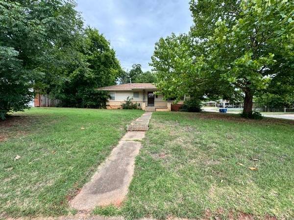 10609 Whitehaven RD, The Village, OK 73120