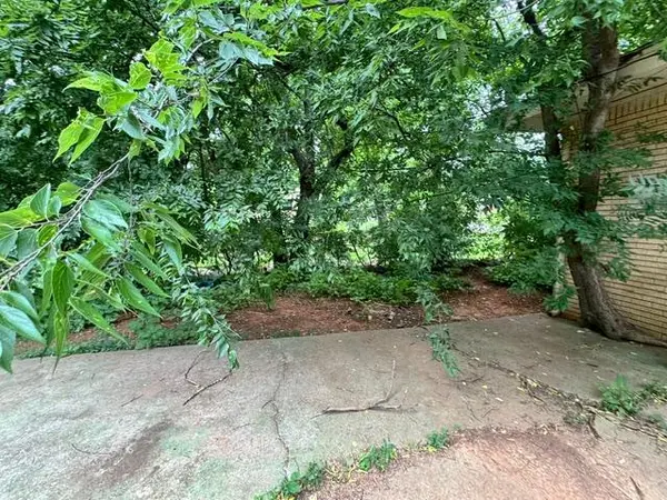 10609 Whitehaven RD, The Village, OK 73120