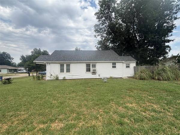 1224 Kaw ST, Perry, OK 73077