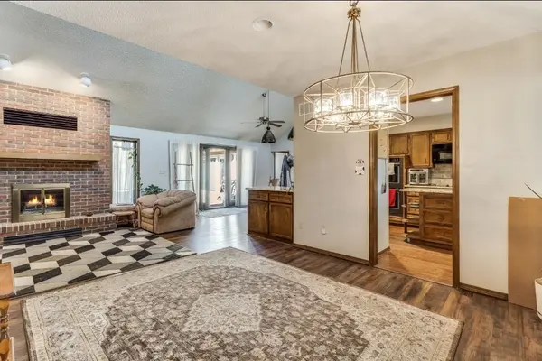 16 N Circle Dr, Mulvane, KS 67110