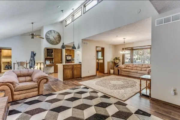 16 N Circle Dr, Mulvane, KS 67110