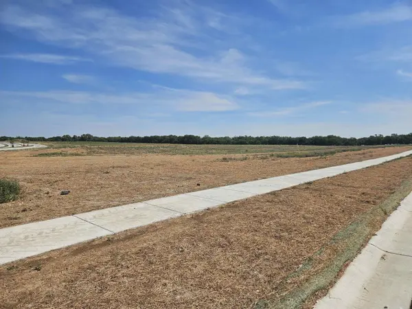 1514 E Hiddenfalls St, Andover, KS 67002