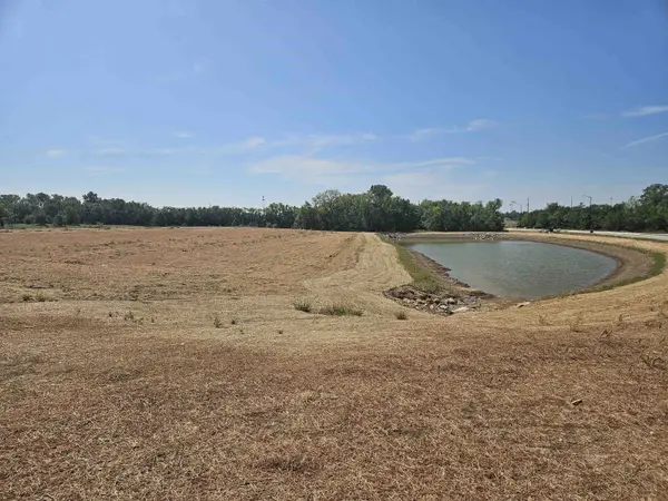 527 N Stonebluff Ct, Andover, KS 67002
