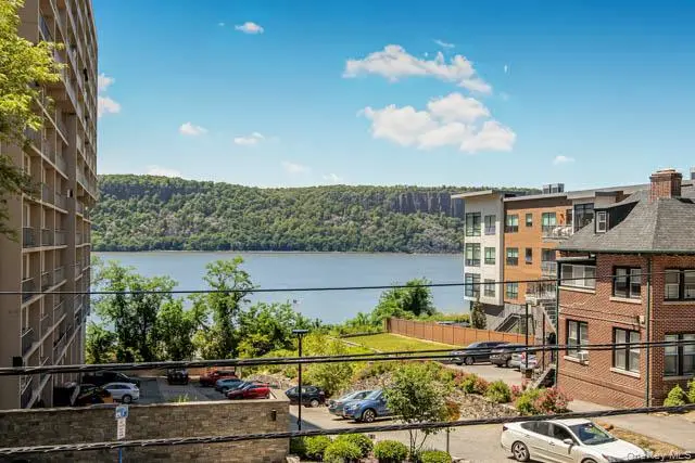 1120 Warburton AVE #1F, Yonkers, NY 10701