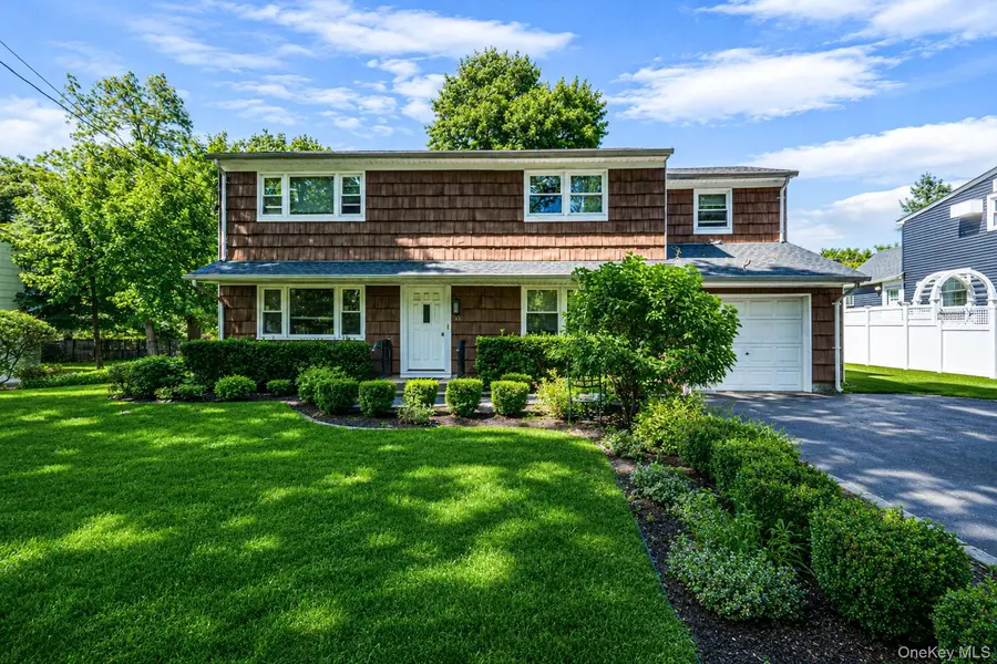 31 Crooked Hill RD, Huntington, NY 11743