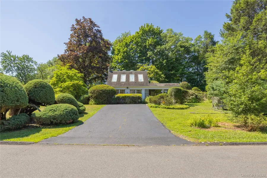 11 Wheeler PL, West Nyack, NY 10994
