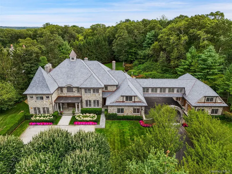 9 Terrace CIR, Armonk, NY 10504