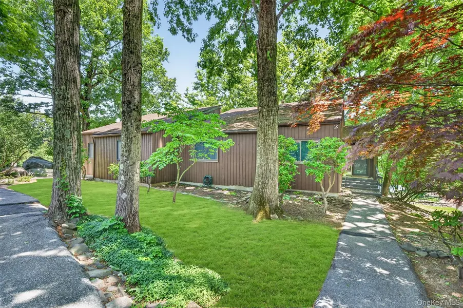2 Acorn CT, Highland Mills, NY 10930
