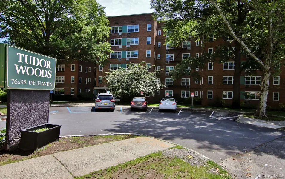 76 Dehaven DR #1 H, Yonkers, NY 10703