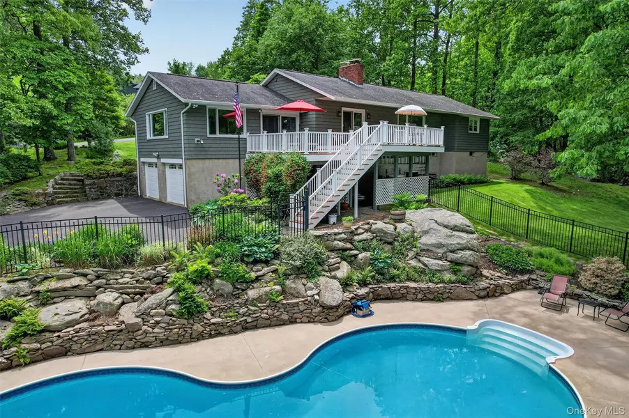 8 Mountain Brook RD, Cornwall, NY 12518