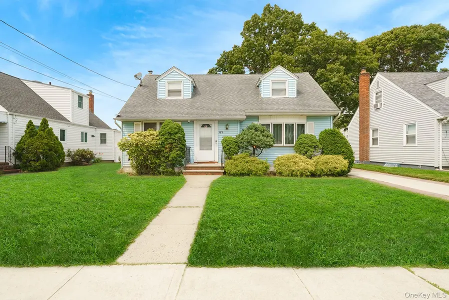 87 E Fenimore ST, Valley Stream, NY 11580