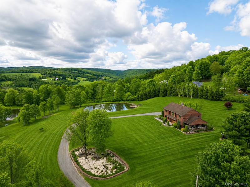 99 Dietz RD, Callicoon Center, NY 12748