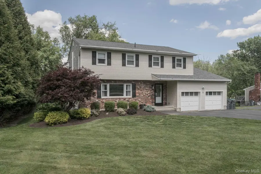 12 Midland AVE, Central Valley, NY 10917