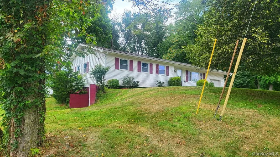 12 High Ridge RD, Poughkeepsie, NY 12603