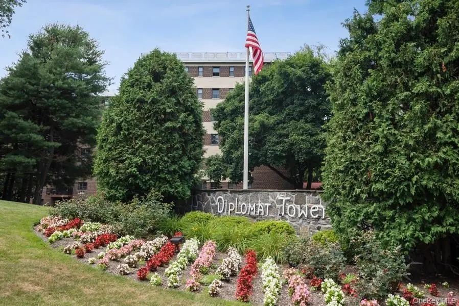 100 Diplomat DR #2B, Mount Kisco, NY 10549