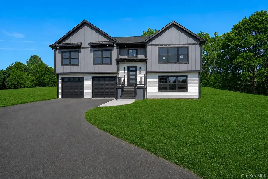 4 Corine DR, Poughkeepsie, NY 12601