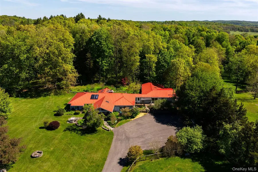 52 Pells RD, Rhinebeck, NY 12572
