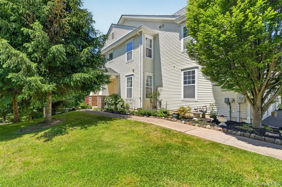 29 Avoncroft LN, Middletown, NY 10940