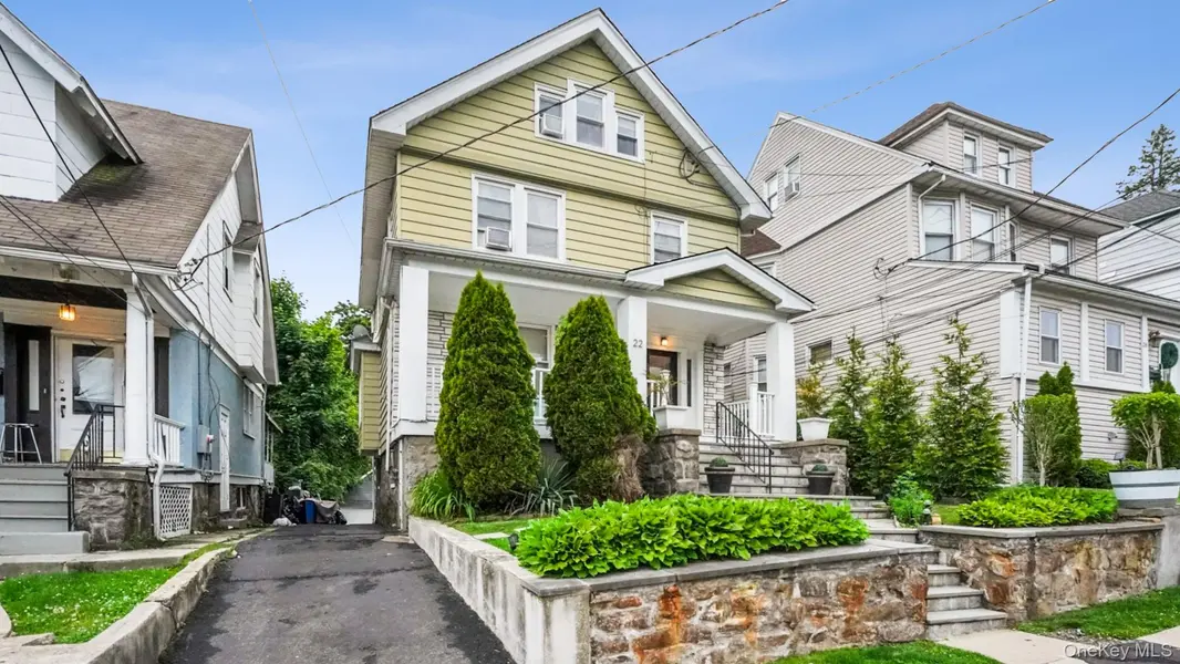 22 Mount Joy PL, New Rochelle, NY 10801