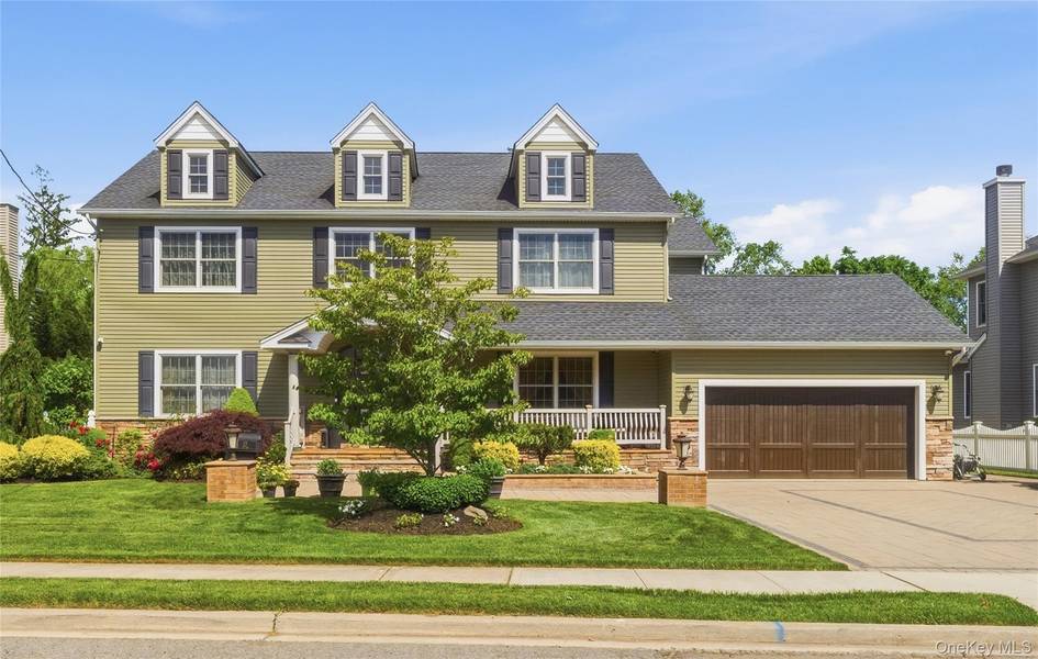 27 Davison PL, Rockville Centre, NY 11570