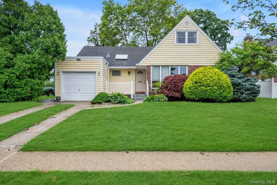 46 Patton BLVD, New Hyde Park, NY 11040